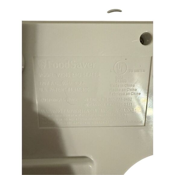 FoodSaver V2040 Bag Sealer 120V with Vacuum Sealer Bags - Picture 9 of 9